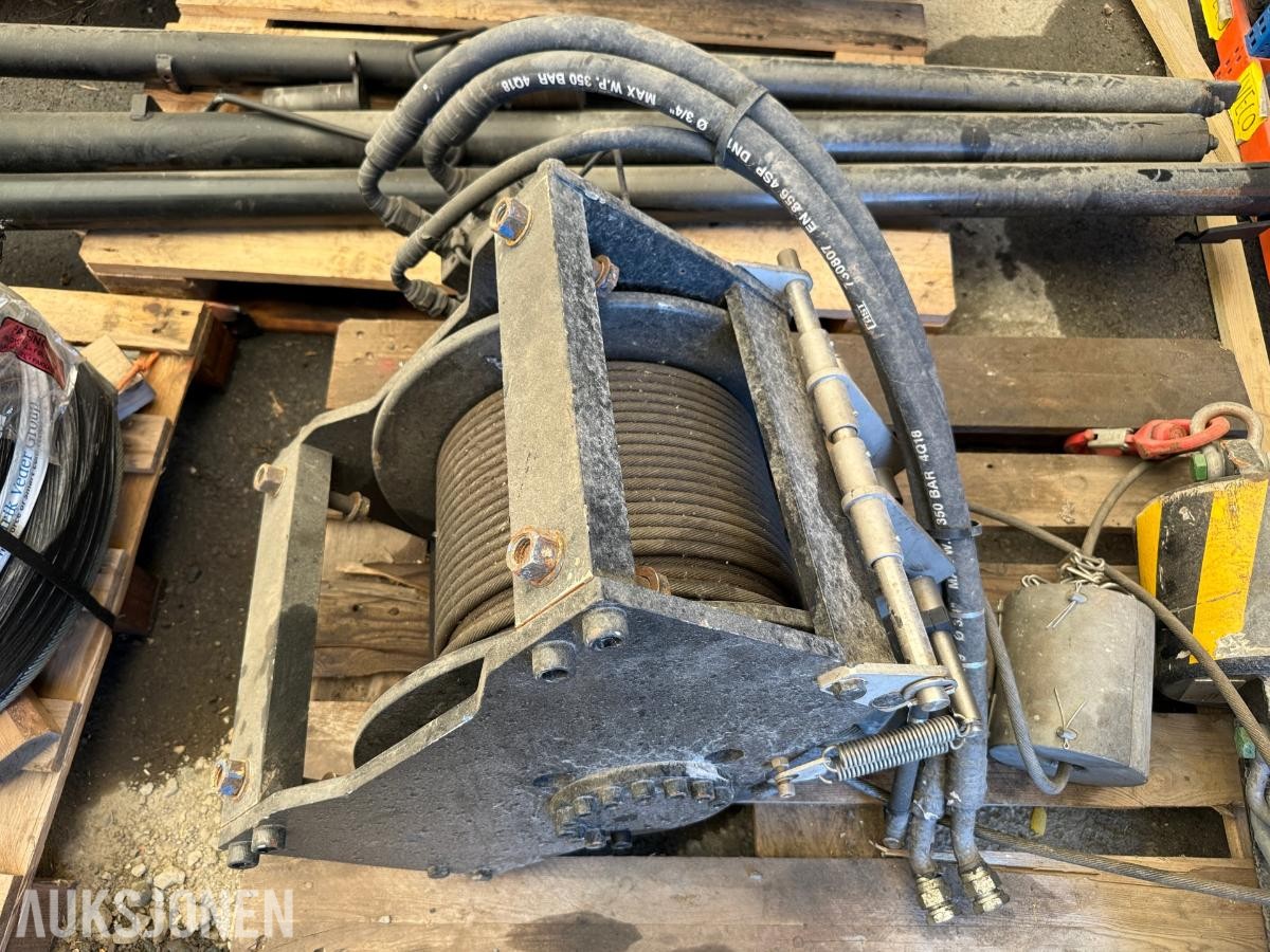 Hydraulisk løftevinsj med vaier – trekker 2,5 tonn